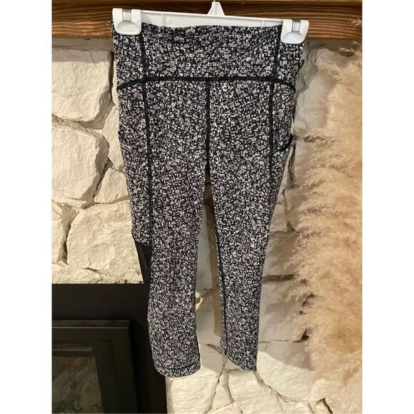 Lululemon Womens Black White Speckled Print Mesh Detail Cropped Leggings Size 4 - Picture 1 of 6